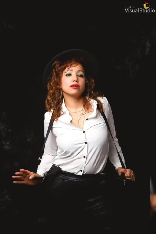Singer Guitarist Astrid