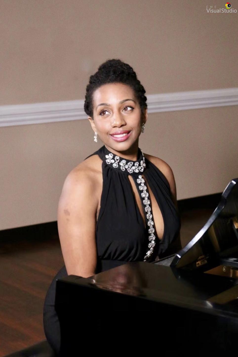 Pianist Singer Persona Bell