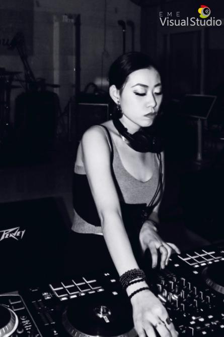 DJ Evelyn
