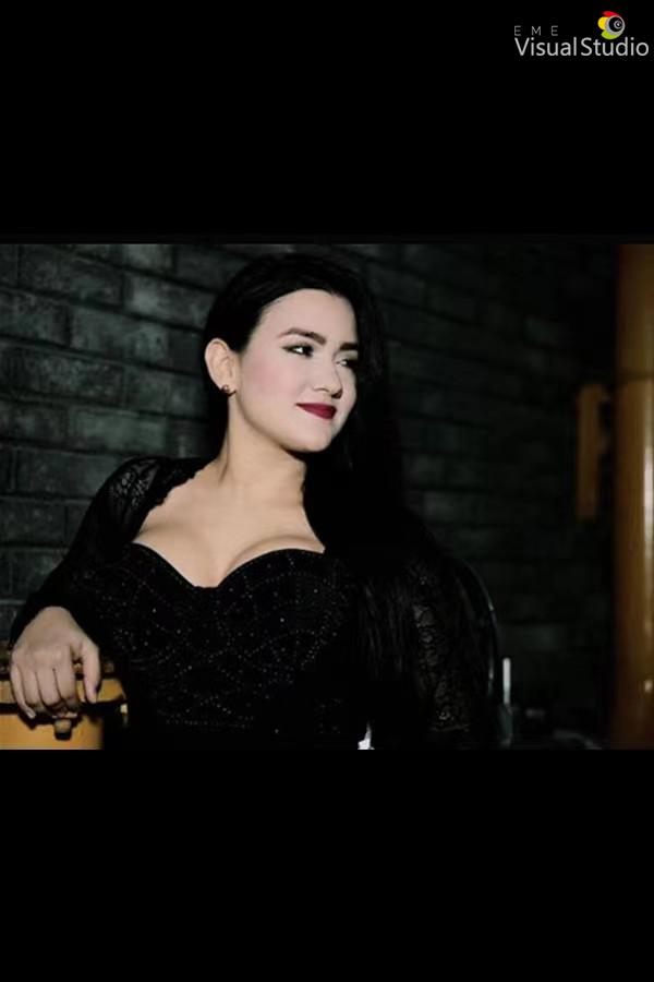 Singer Karen Games