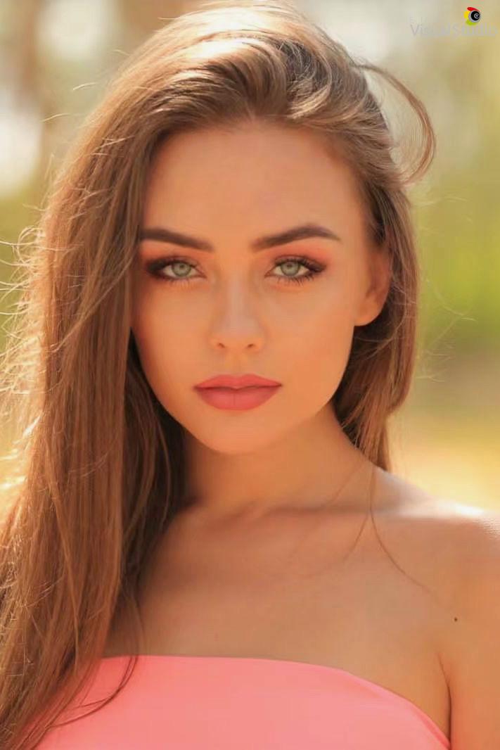 Singer Julia
