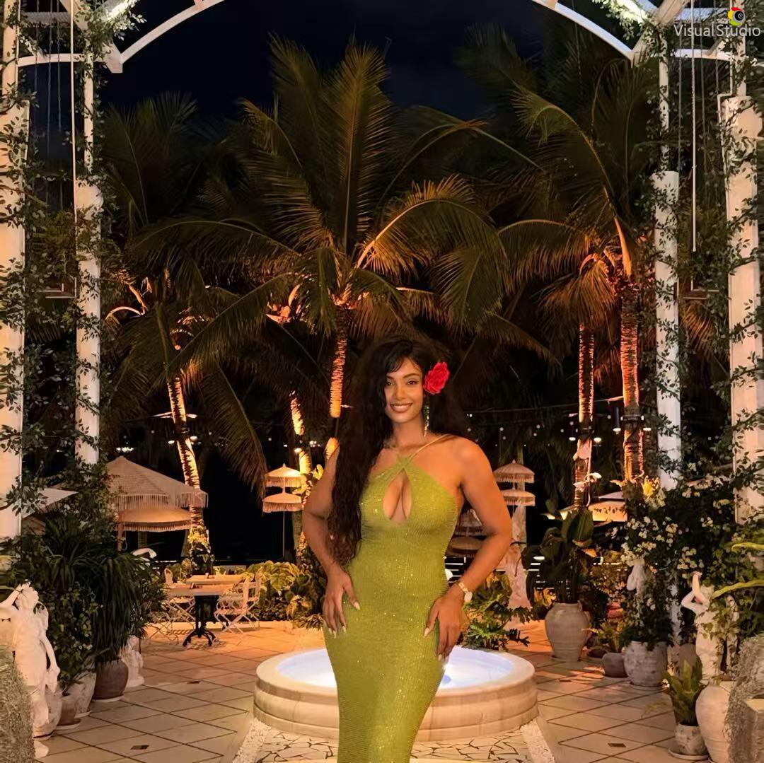 Singer Eva